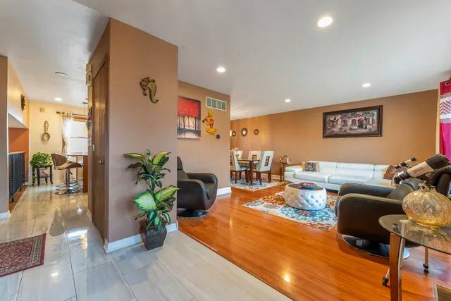 $495,000 | 1031 Shedron Way, Lombard, IL 60148