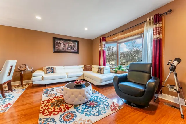 $495,000 | 1031 Shedron Way, Lombard, IL 60148