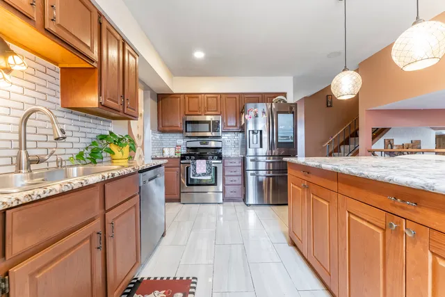 $495,000 | 1031 Shedron Way, Lombard, IL 60148