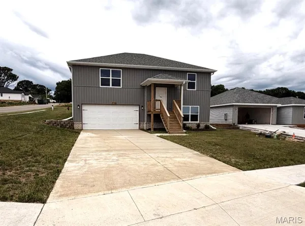 $309,900 | 815 Shorthorn Lane, Marshfield, MO 65706