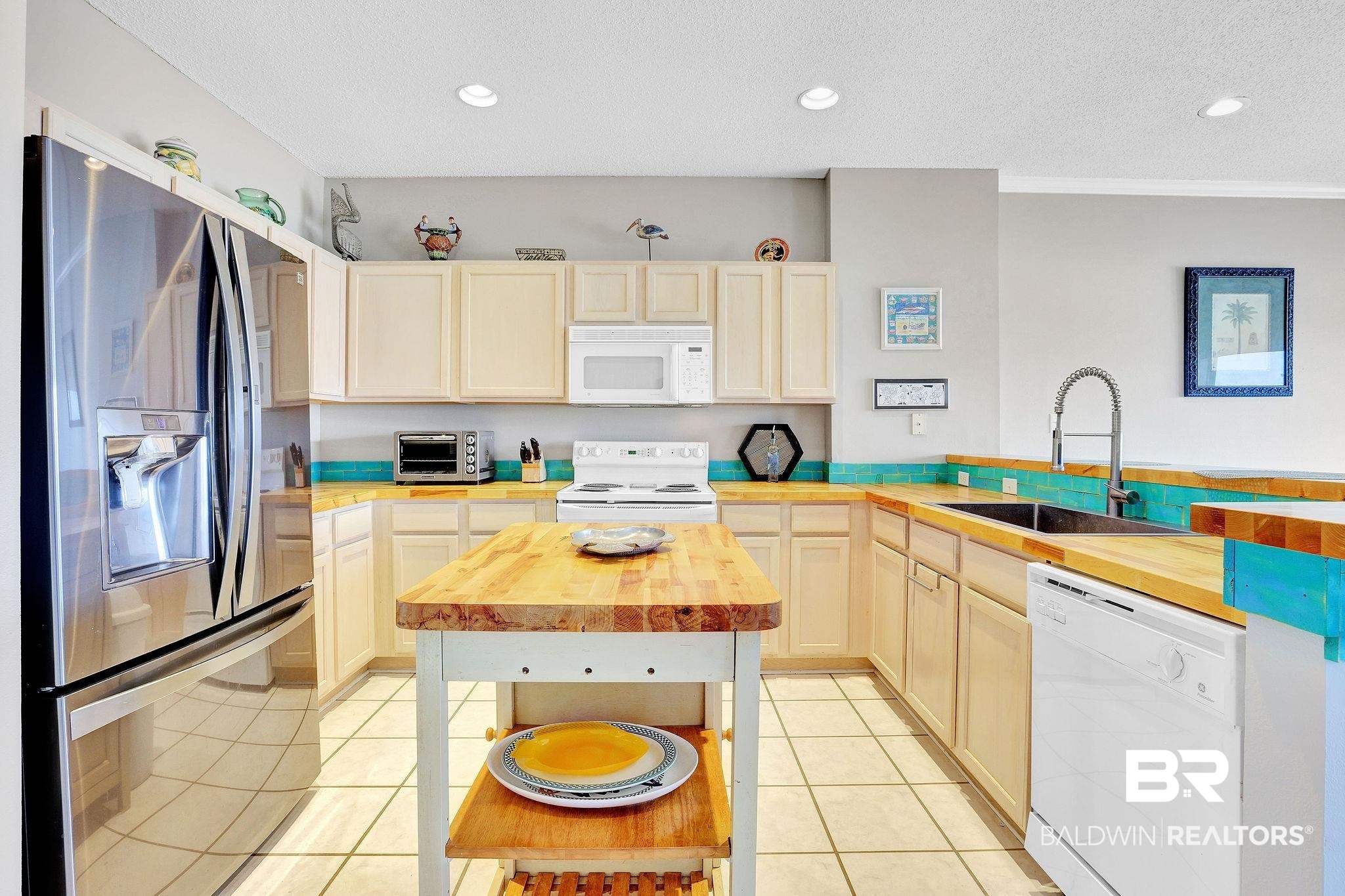 4541 Walker Key Boulevard, Unit D2 Orange Beach, AL 36561 - Photo 6 of 15 Kitchen