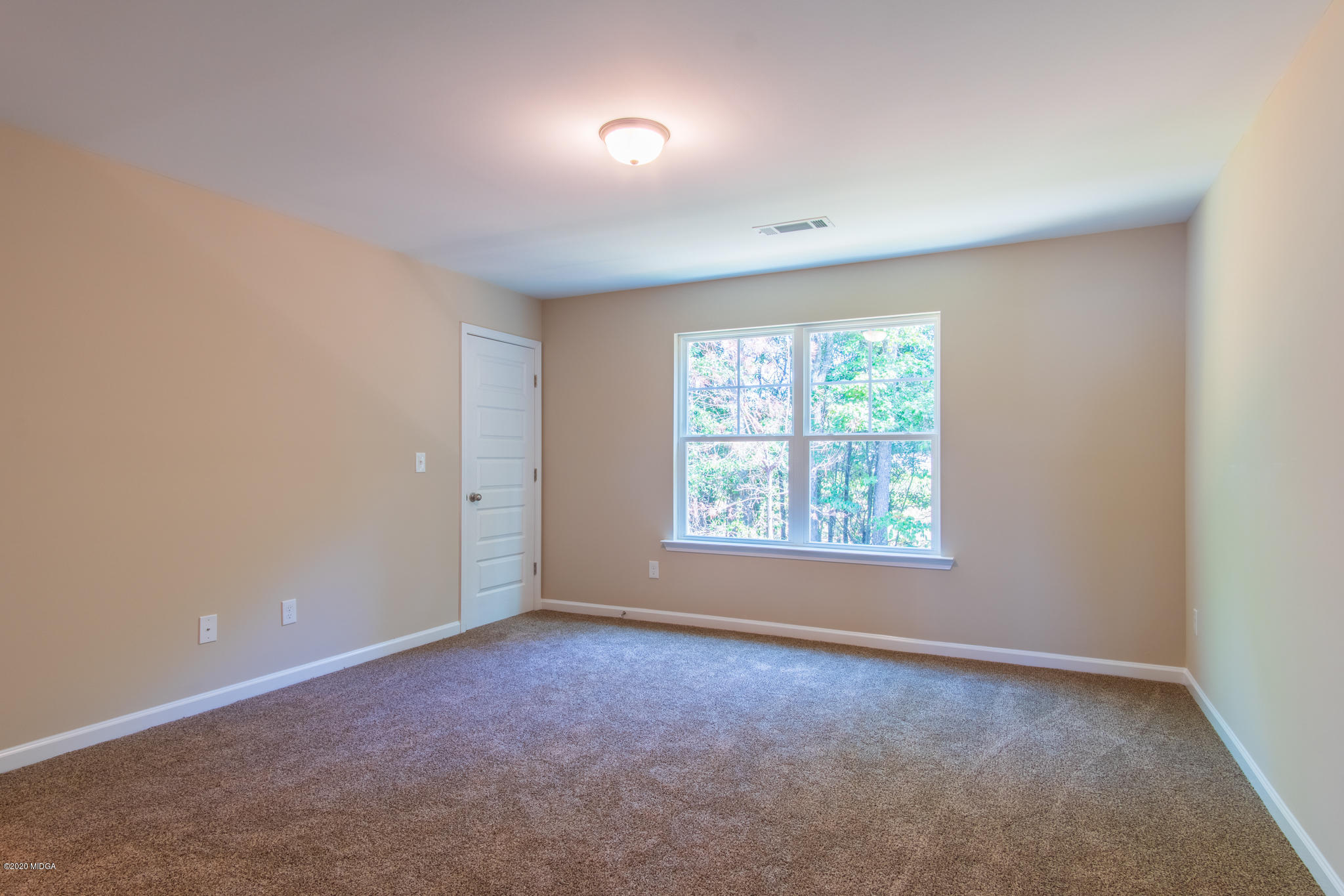 303 Pond View Road Macon, GA 31206 - Photo 13 of 33 an empty room with windows