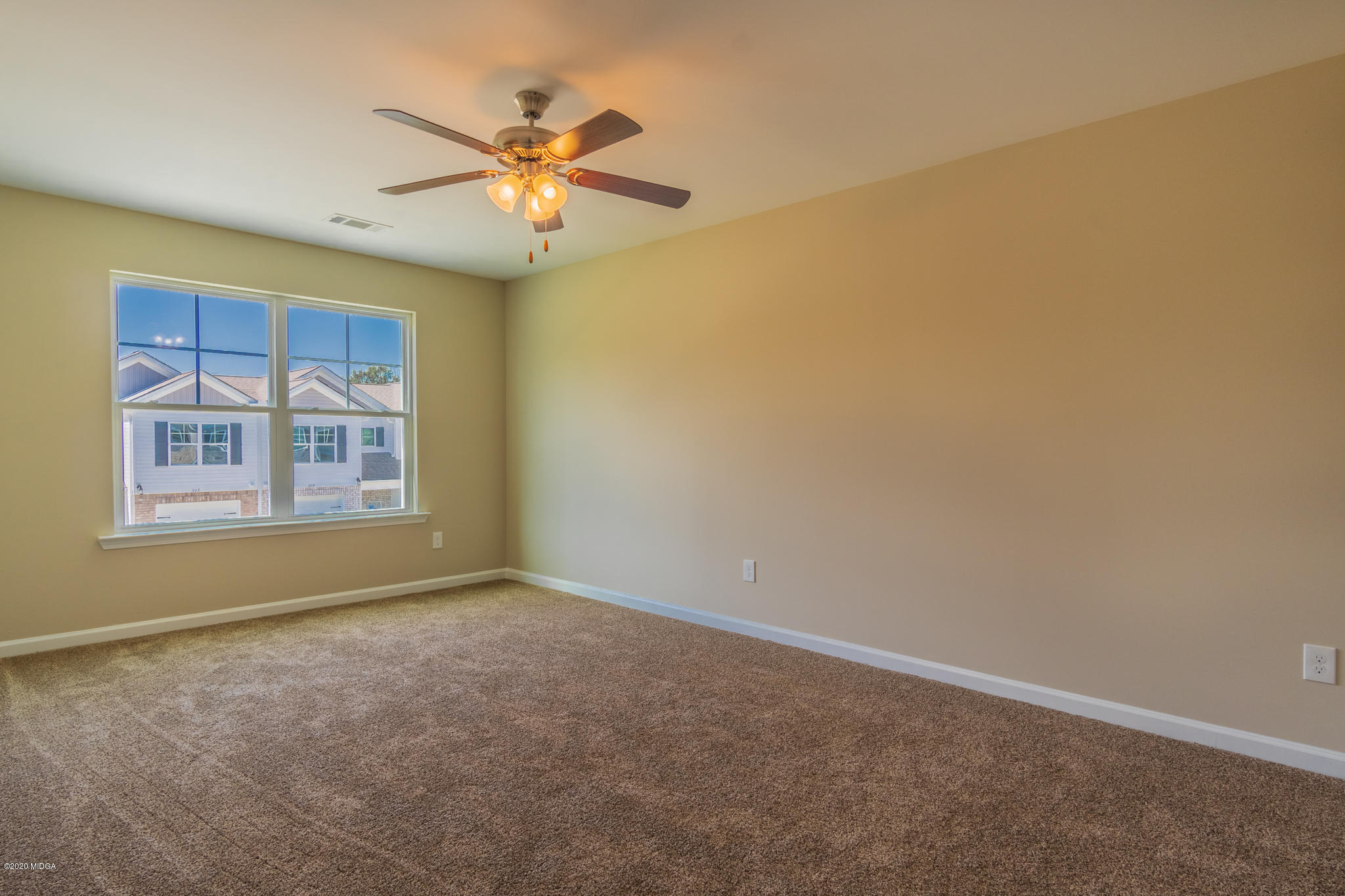 303 Pond View Road Macon, GA 31206 - Photo 16 of 33 an empty room with window and ceiling fan