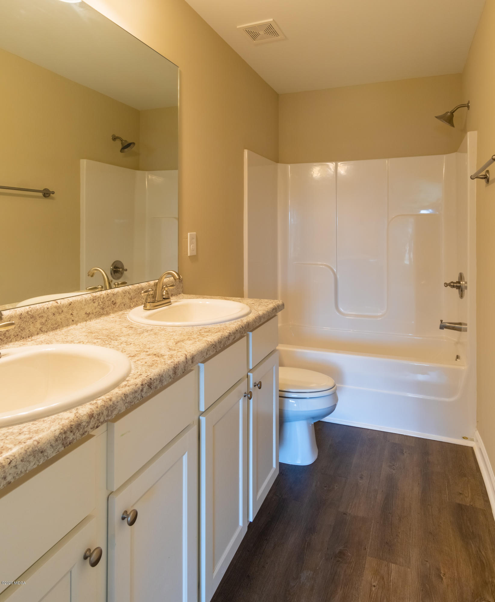 303 Pond View Road Macon, GA 31206 - Photo 18 of 33 a bathroom with a granite countertop toilet a sink and a bathtub