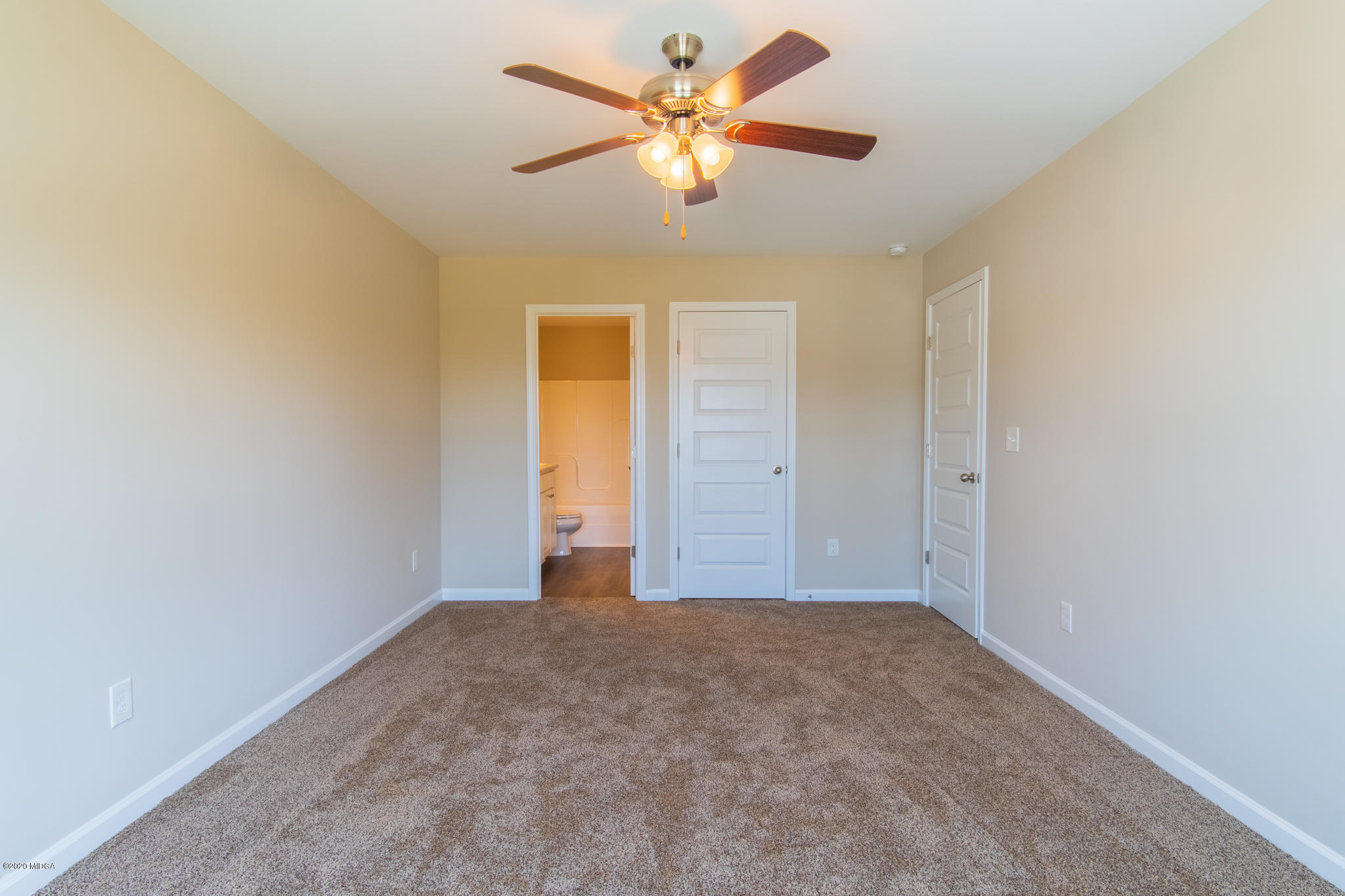303 Pond View Road Macon, GA 31206 - Photo 19 of 33 an empty room with closet and a chandelier fan