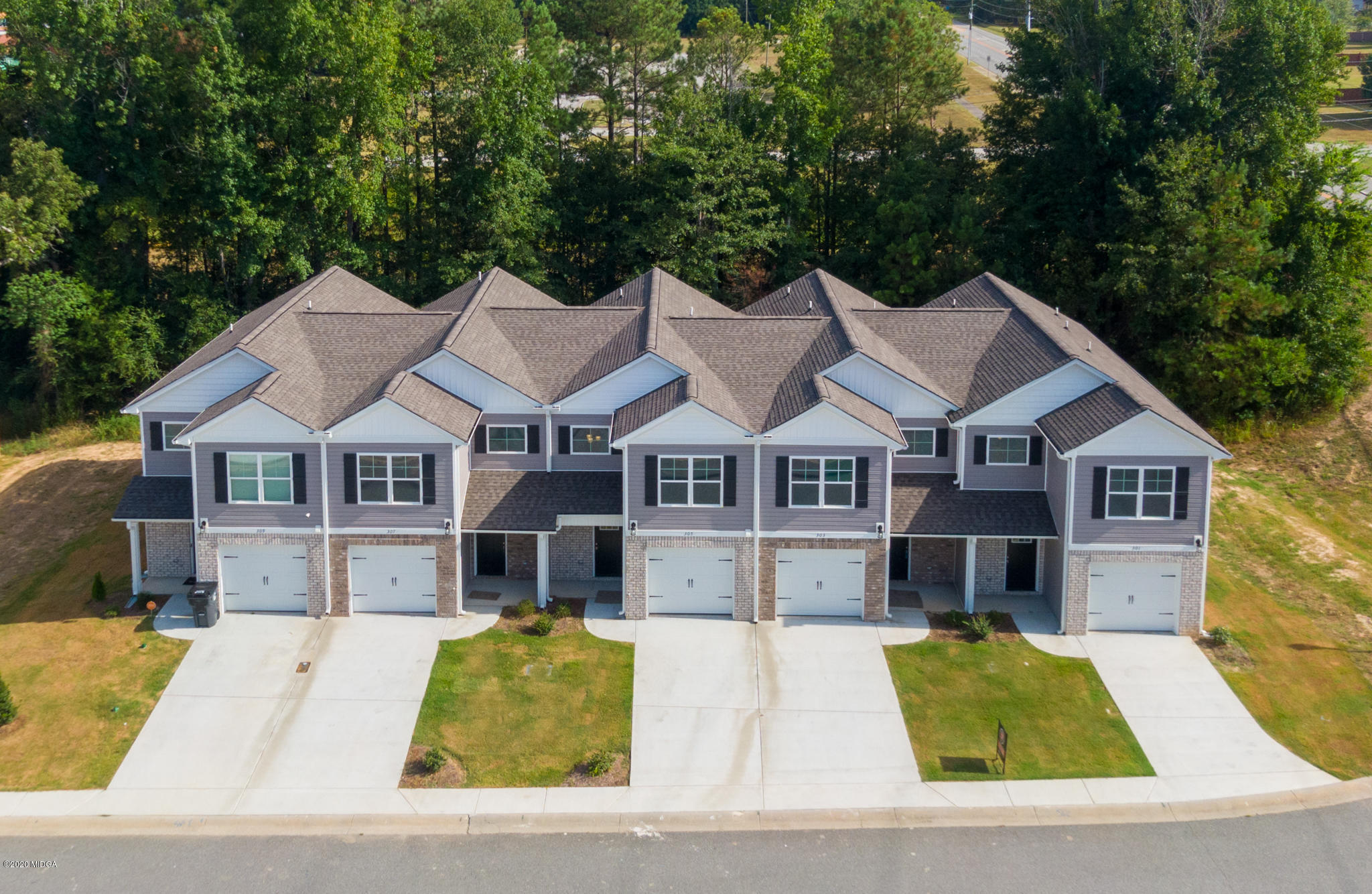 303 Pond View Road Macon, GA 31206 - Photo 27 of 33 a front view of a house with yard and green space