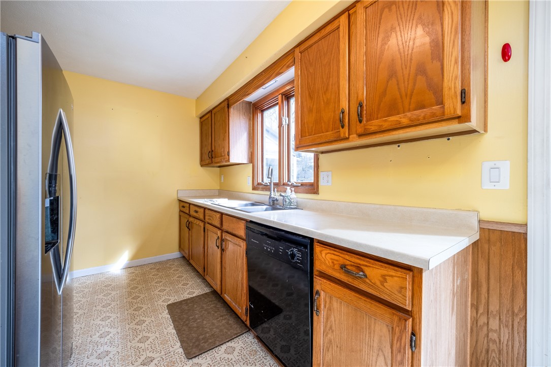 946 Bay Road Webster, NY 14580 - Photo 13 of 43