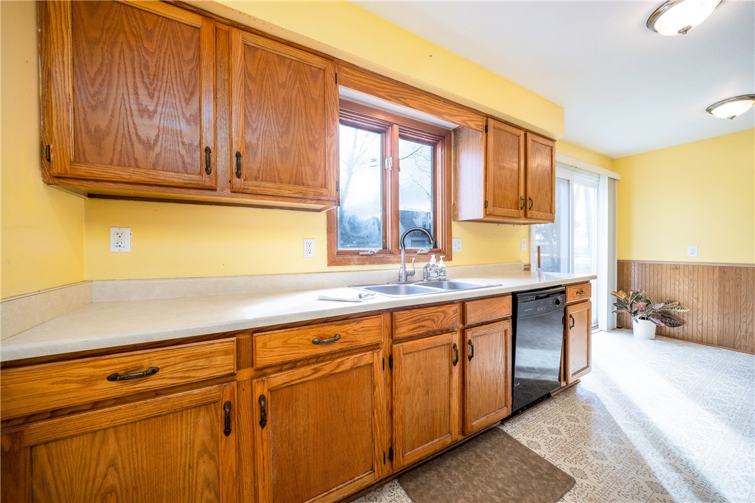 946 Bay Road Webster, NY 14580 - Photo 17 of 43