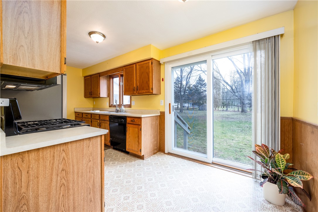 946 Bay Road Webster, NY 14580 - Photo 19 of 43