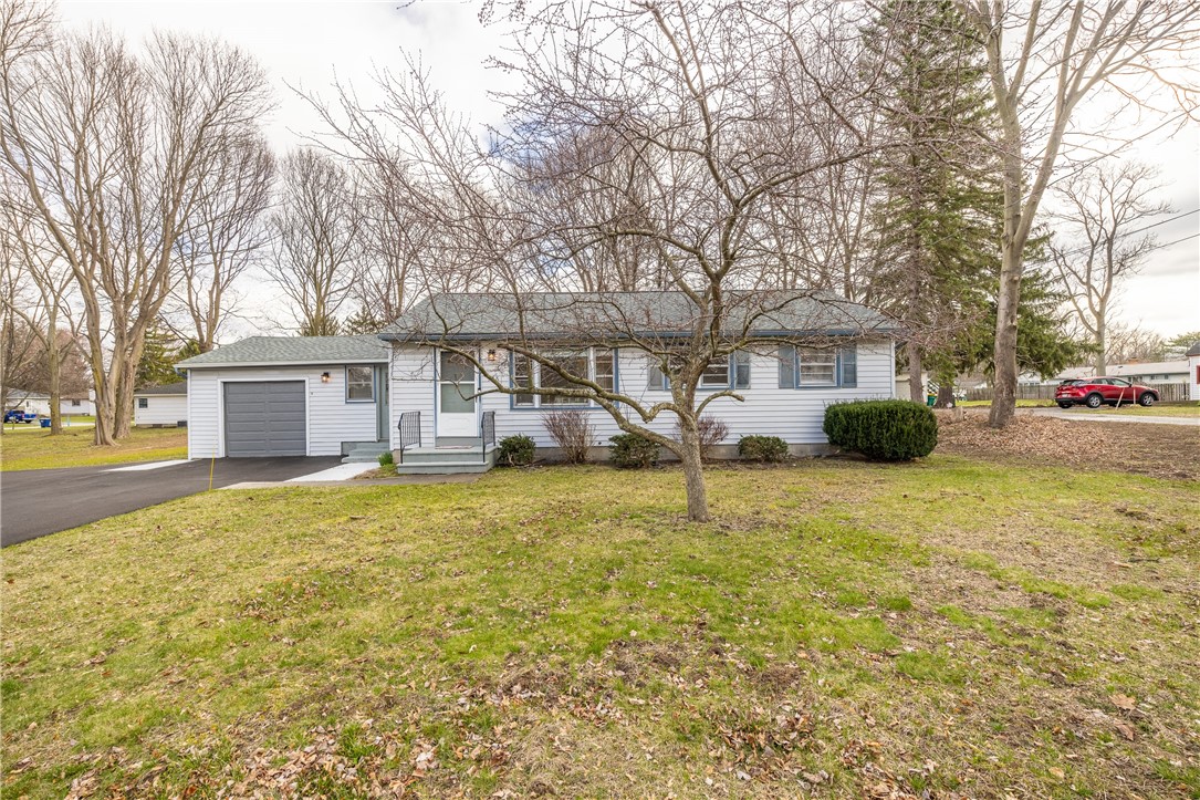 946 Bay Road Webster, NY 14580 - Photo 2 of 43