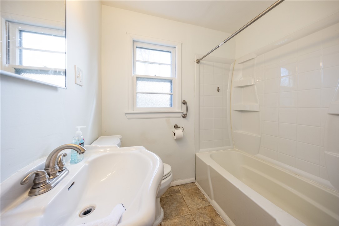 946 Bay Road Webster, NY 14580 - Photo 29 of 43 Full bath