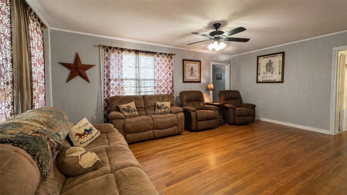 503 West Decherd Street Franklin, TX 77856 - Photo 5 of 14