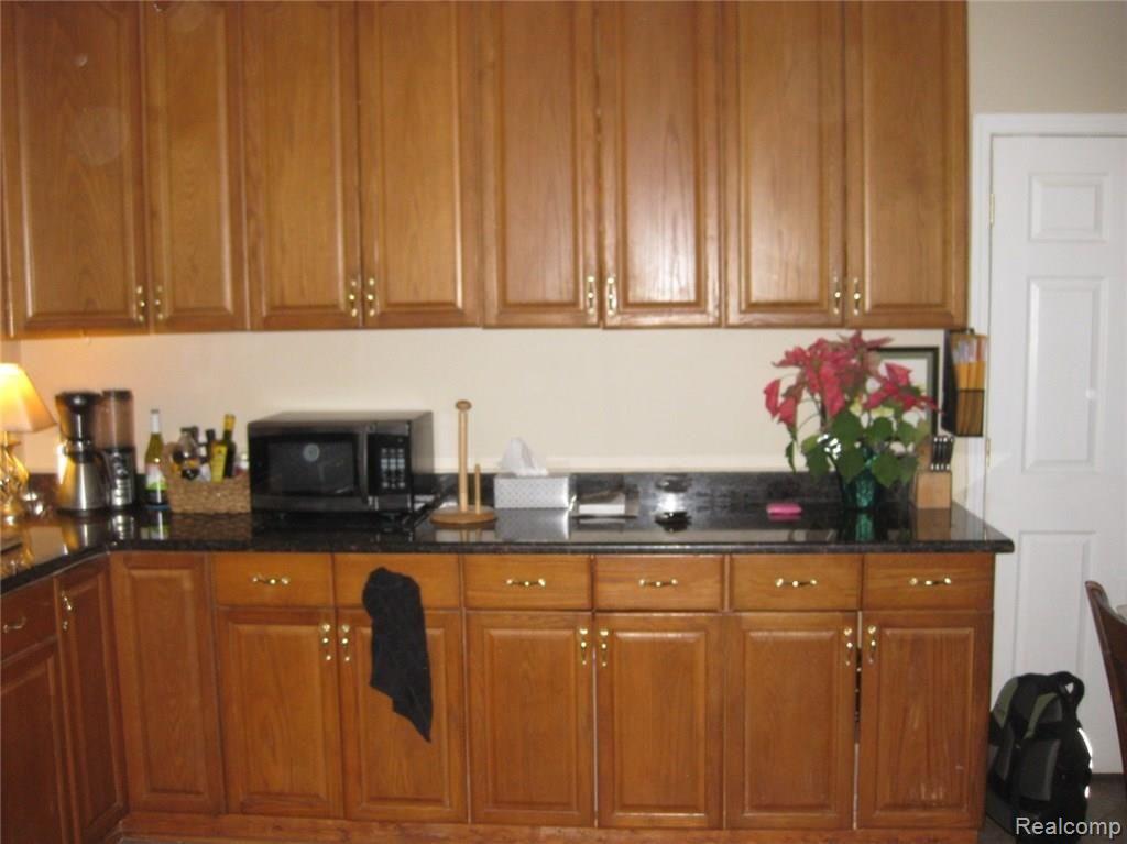 676 North Conklin Road Lake Orion, MI 48362 - Photo 11 of 39 Beautiful cabinets & granite counter-tops-freshly painted too