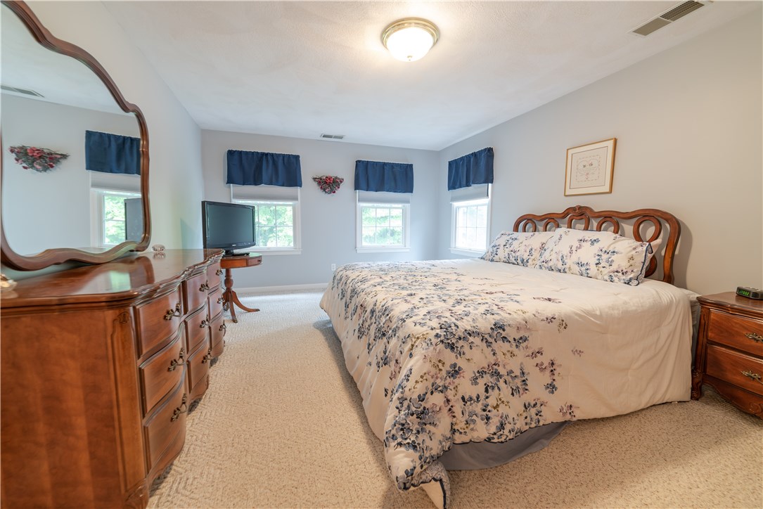 249 Little Pond County Road Cumberland, RI 02864 - Photo 17 of 37