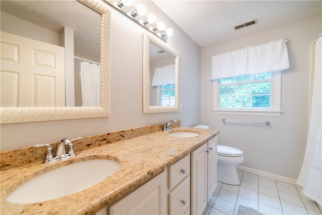 249 Little Pond County Road Cumberland, RI 02864 - Photo 19 of 37