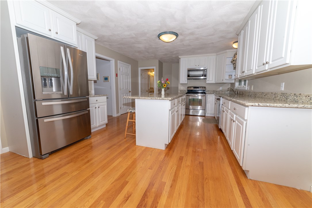 249 Little Pond County Road Cumberland, RI 02864 - Photo 4 of 37
