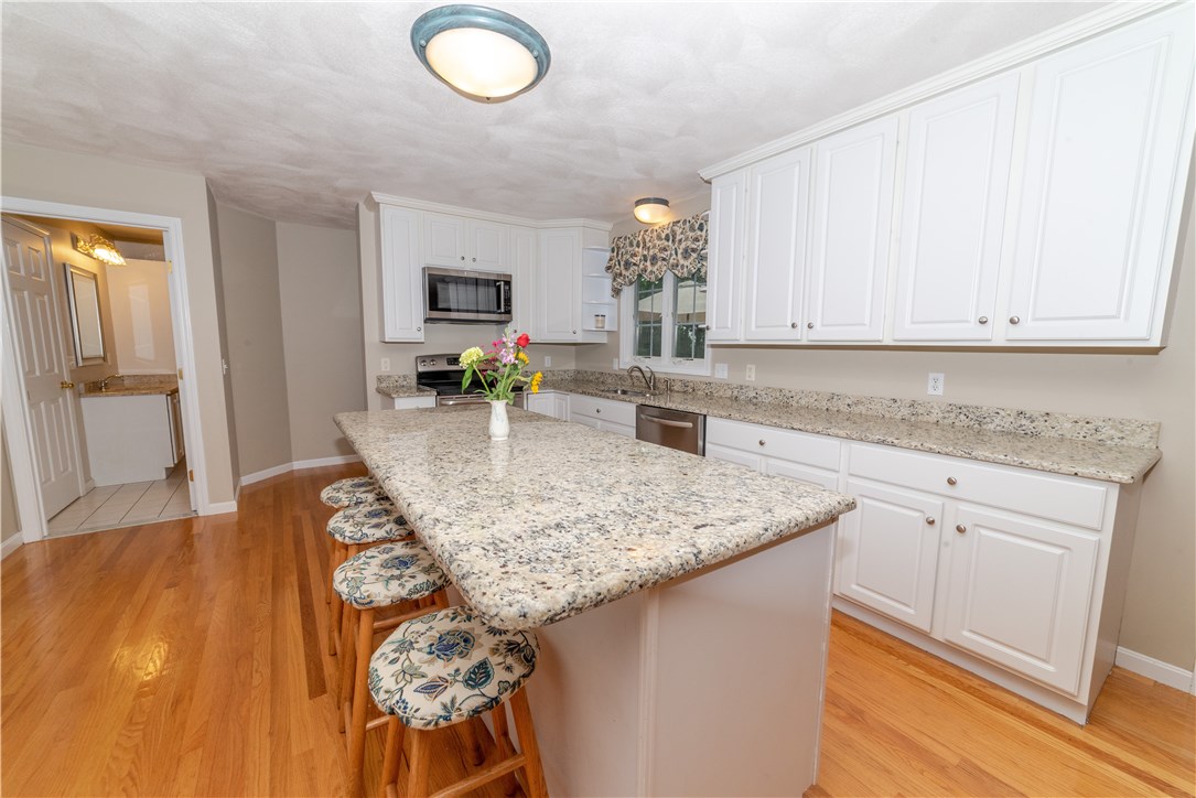 249 Little Pond County Road Cumberland, RI 02864 - Photo 5 of 37