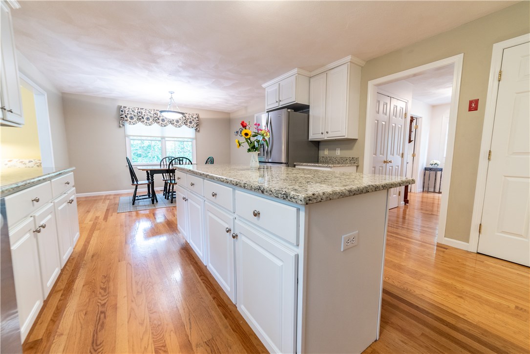 249 Little Pond County Road Cumberland, RI 02864 - Photo 6 of 37