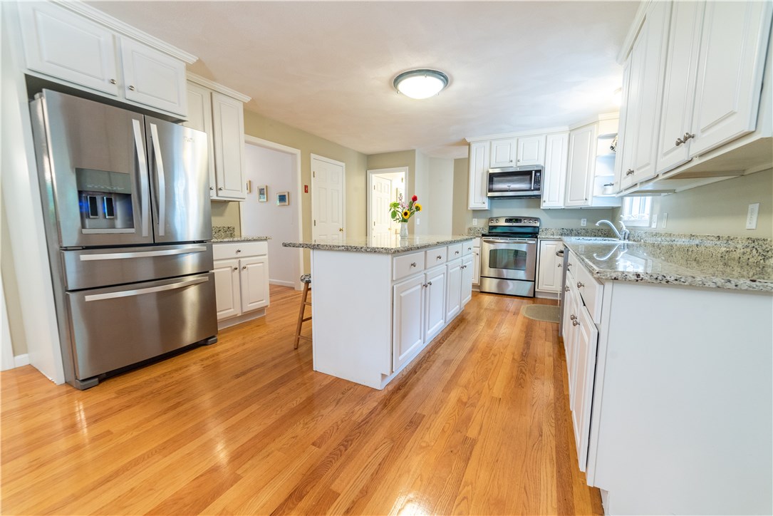 249 Little Pond County Road Cumberland, RI 02864 - Photo 8 of 37