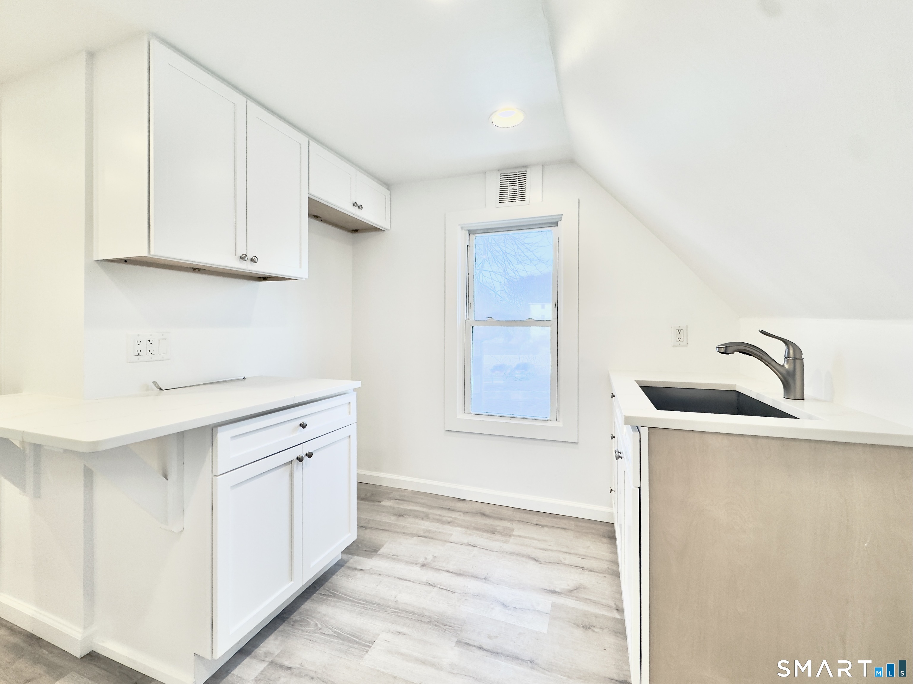 44 Highview Avenue, Unit 3 Stamford, CT 06907 - Photo 2 of 9