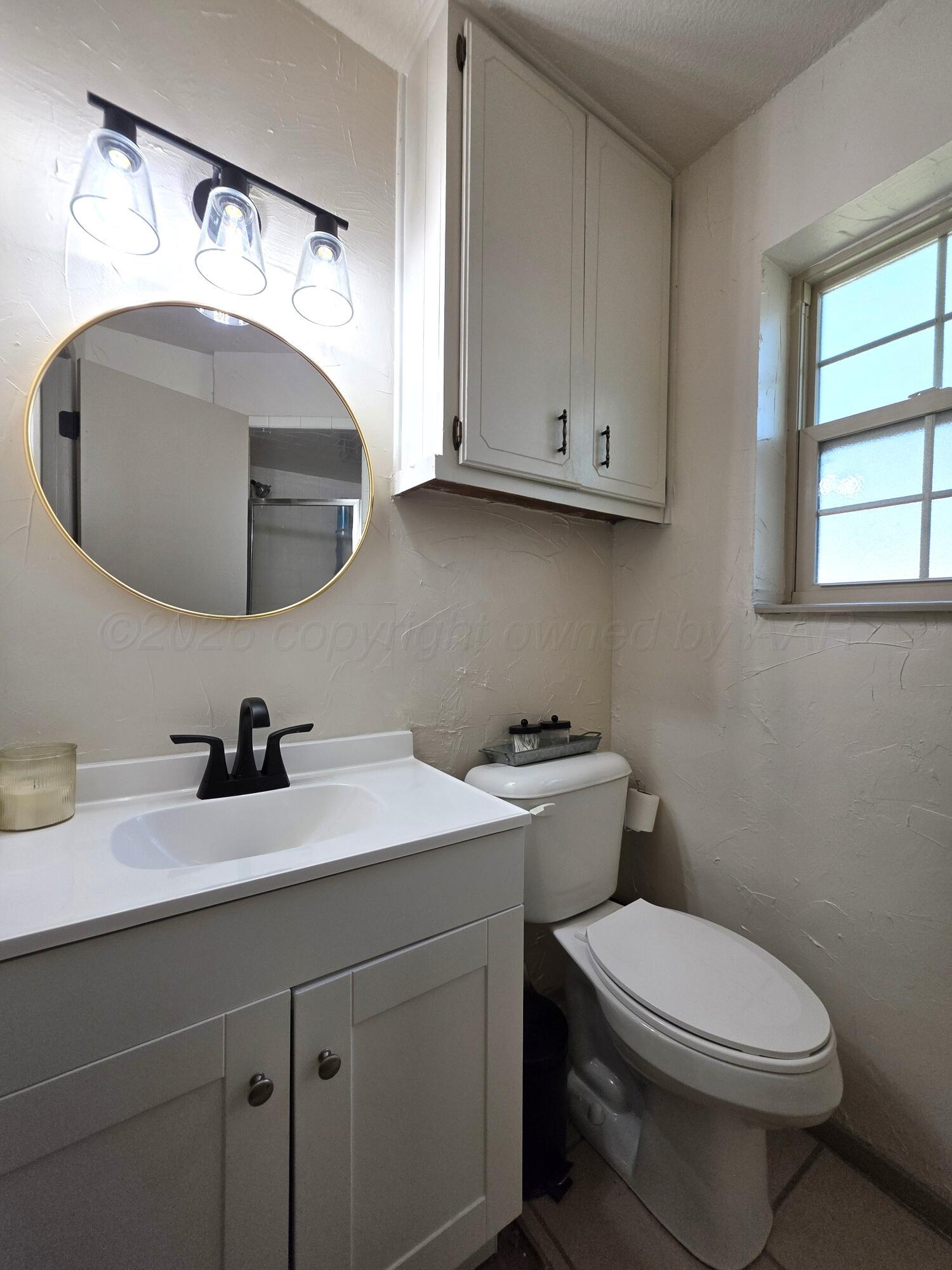 7921 Tumbleweed Road Lefors, TX 79054 - Photo 16 of 32 Primary Bathroom