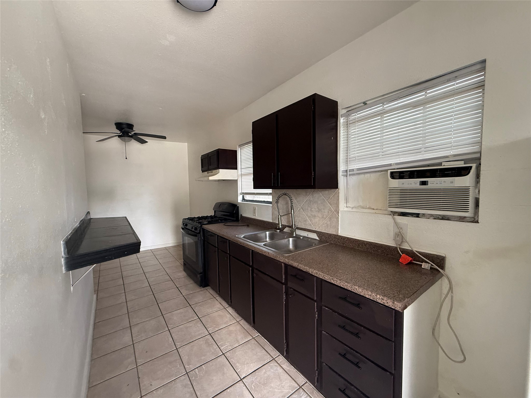 938 Zoe Street, Unit 1 Houston, TX 77020 - Photo 1 of 11