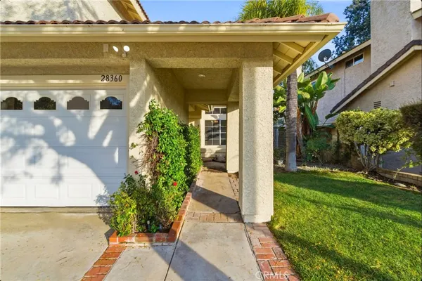 $899,998 | 28360 Easton Lane, Saugus, CA 91350
