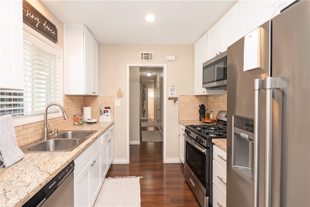 8187 Buckingham Place Riverside, CA 92504 - Photo 12 of 38