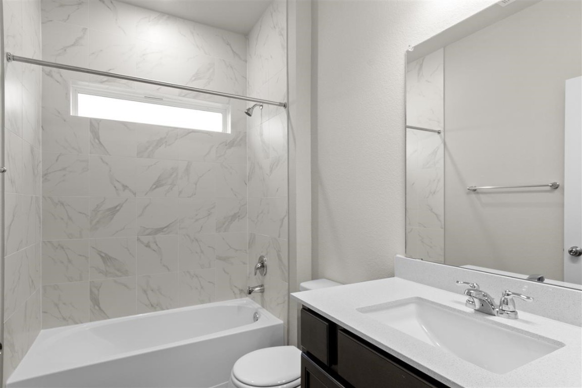 116 Outlaw Drive Jarrell, TX 76537 - Photo 18 of 25 a bathroom with a sink and a bathtub