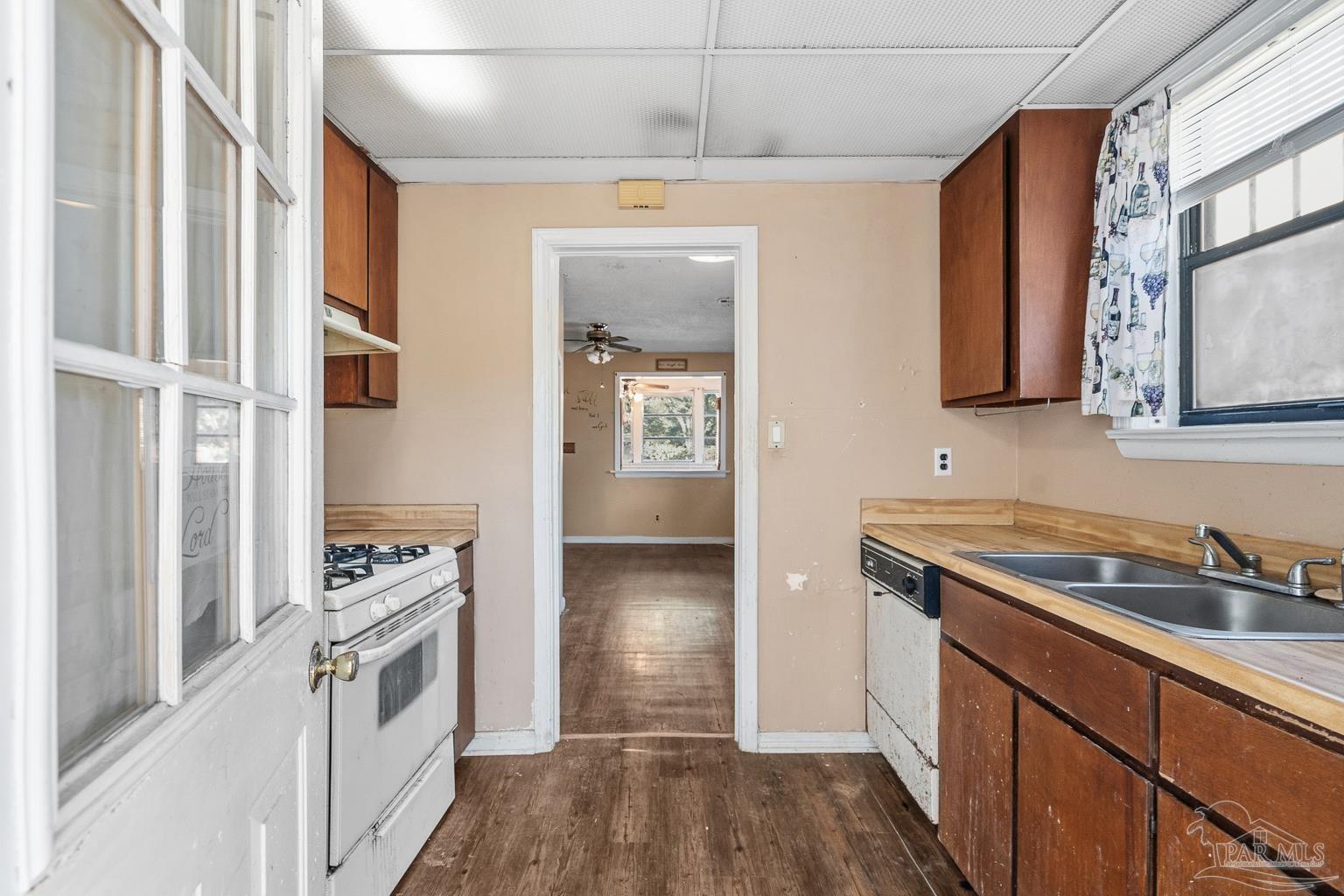 1920 North Spring Street Pensacola, FL 32501 - Photo 21 of 43 a kitchen with a sink stove and refrigerator