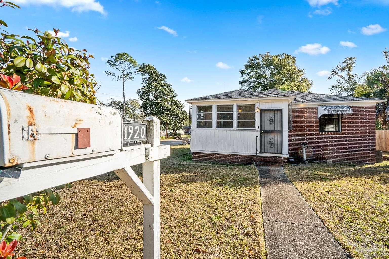 1920 North Spring Street Pensacola, FL 32501 - Photo 43 of 43 front view of a house with a yard