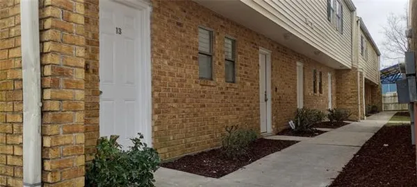 $1,200 | 4754 Pontchartrain Drive, Unit 6, Slidell, LA 70458