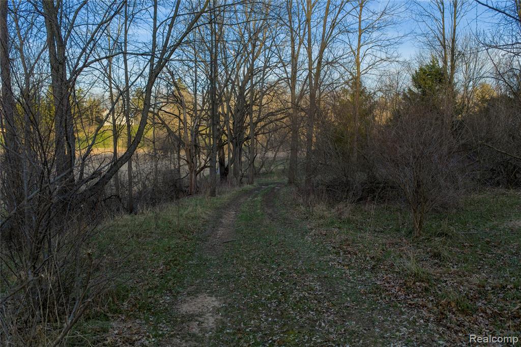 14400 Eddy Lake Road Fenton, MI 48430 - Photo 10 of 16