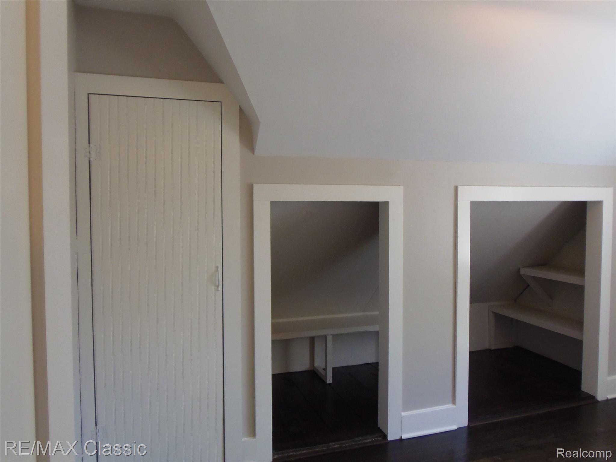 1190 Bangor Road Waterford, MI 48328 - Photo 30 of 44 Upper BR 2.jpg