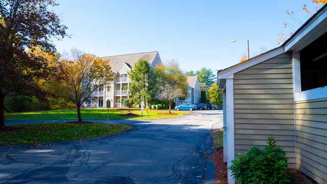 $2,050 | 2 Maple Ridge Drive, Unit 28, Merrimack, NH 03054