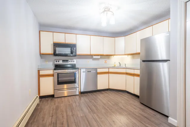 $2,050 | 2 Maple Ridge Drive, Unit 28, Merrimack, NH 03054