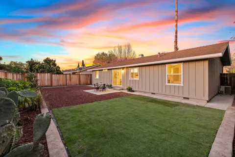 a view of a house with backyard and porch
