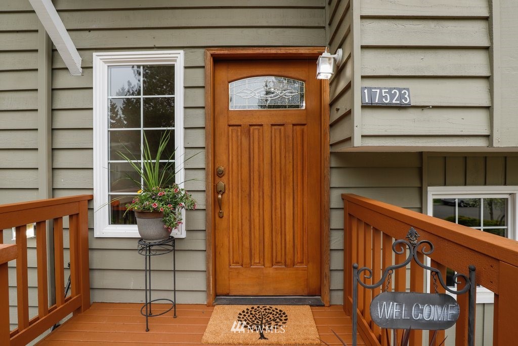 17523 Valley Cir Drive Bothell, WA 98012 - Photo 3 of 37 Gallery Image 3