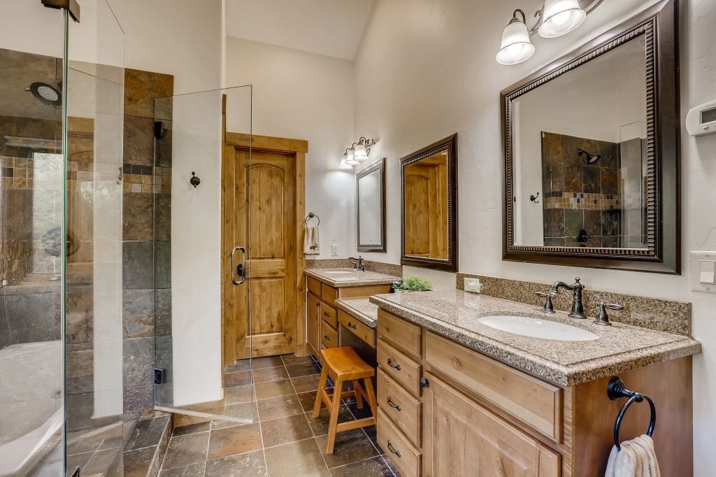 140 Rio Azul Breckenridge, CO 80424 - Photo 16 of 35 Primary Bathroom