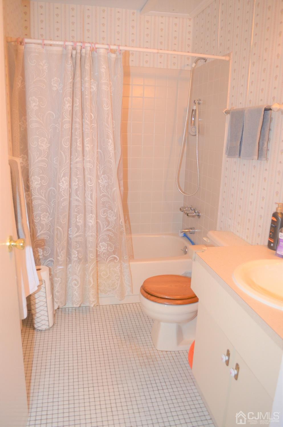 2 Foxhall Middlesex, NJ 08846 - Photo 14 of 19 Gallery Image 14