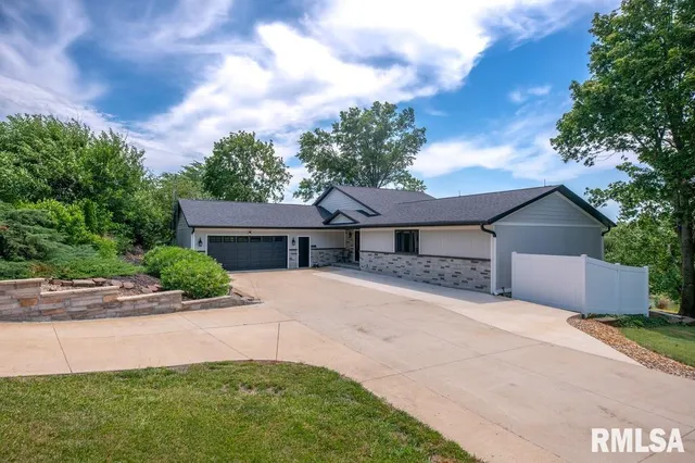 $650,000 | 140 Palemino Drive, Avon, IL 61415