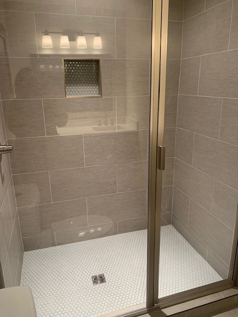 326 West Main Street Lebanon, TN 37087 - Photo 54 of 63 a bathroom with a bathtub