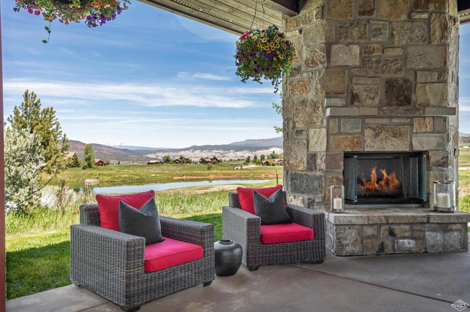 74 Lasso Gypsum, CO 81637 - Photo 8 of 25 a sitting area with furniture and a fireplace
