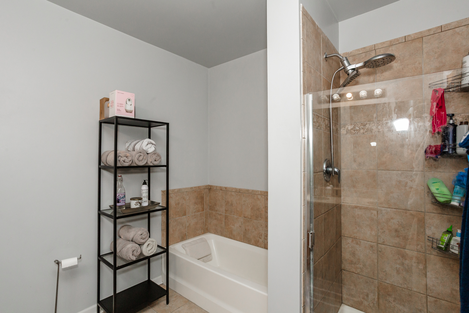 1503 South State Street, Unit 810 Chicago, IL 60605 - Photo 12 of 16 a bathroom with a bathtub and shower