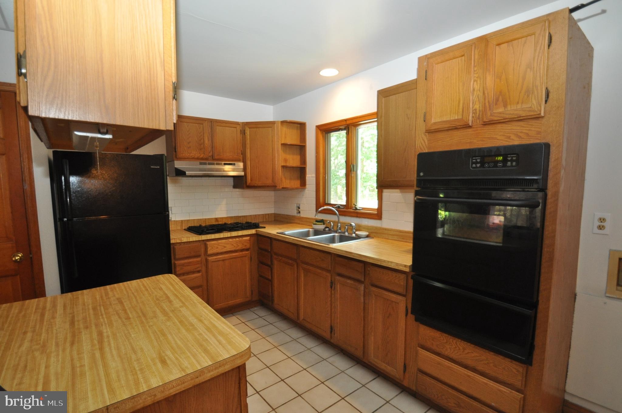 113 Irick Road Westampton, NJ 08060 - Photo 29 of 33 Kitchen with island seating