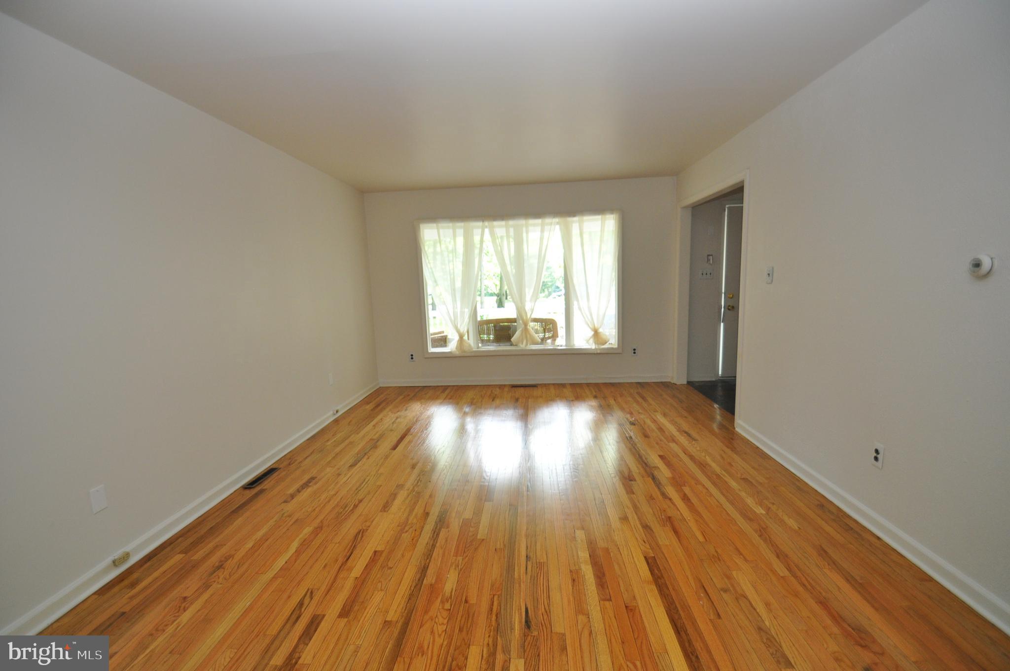 113 Irick Road Westampton, NJ 08060 - Photo 5 of 33 Living room