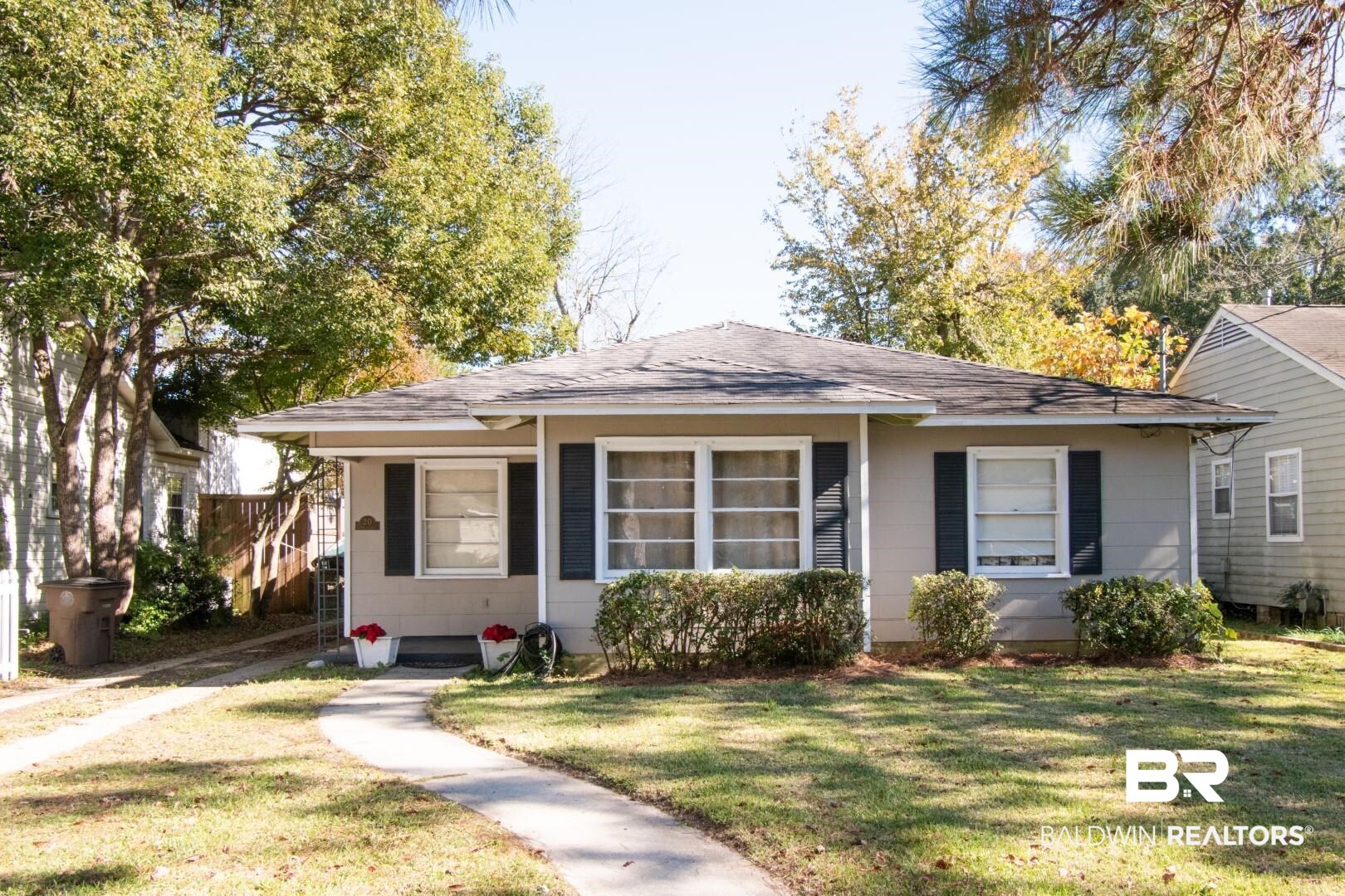 20 Kirby Street Mobile, AL 36607 - Photo 33 of 35 Bungalow-style house featuring a front lawn