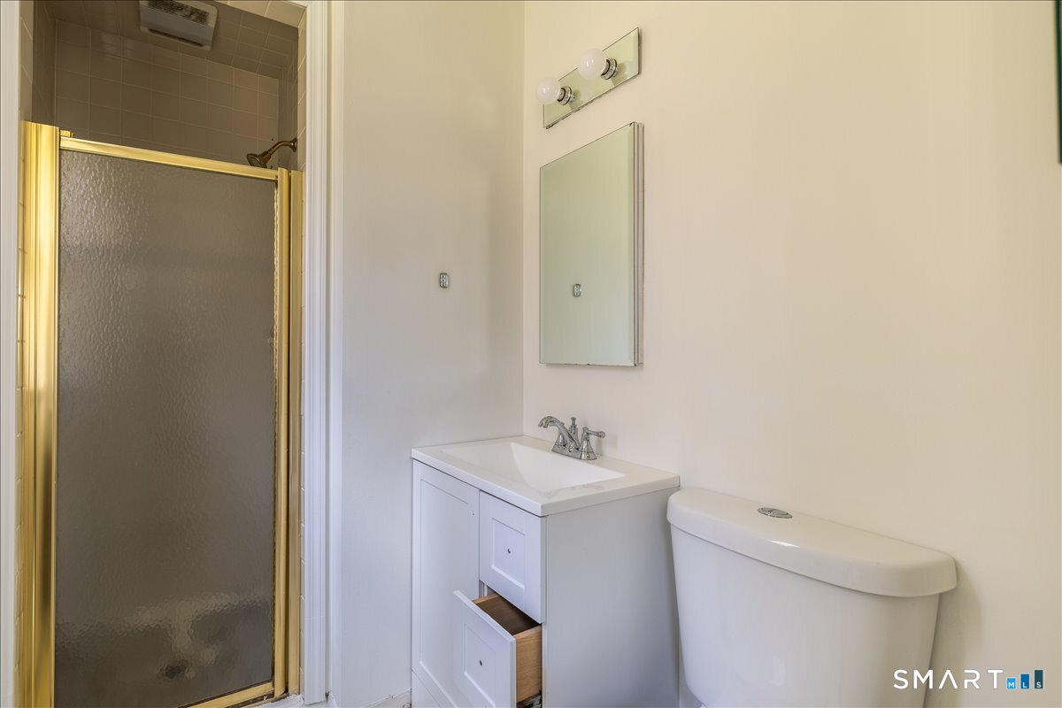 370 Quaker Farms Road Southbury, CT 06488 - Photo 21 of 35 a bathroom with a toilet sink and mirror