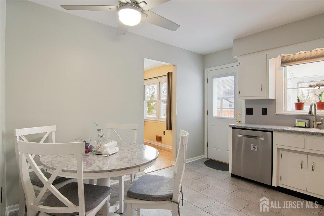 10 Elizabeth Court Edison, NJ 08817 - Photo 11 of 38