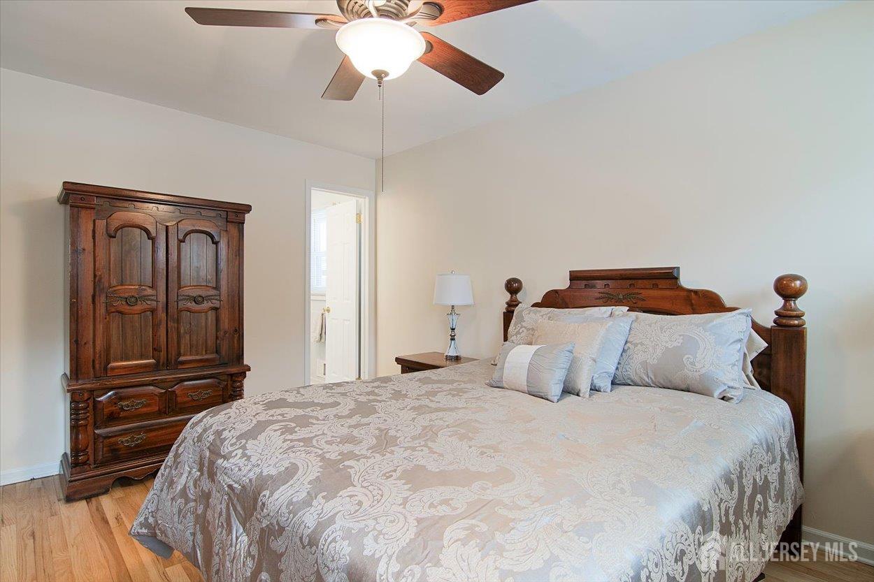 10 Elizabeth Court Edison, NJ 08817 - Photo 13 of 38